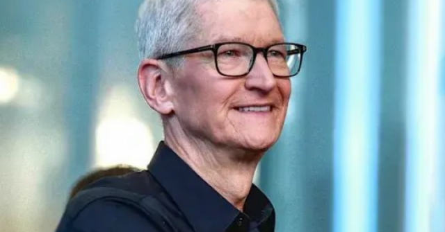 Một việc "đều như vắt tranh" mỗi buổi sáng của Tim Cook