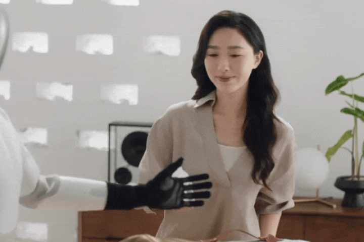 Robot hình người Trung Quốc có lớp da 18.000 điểm cảm biến