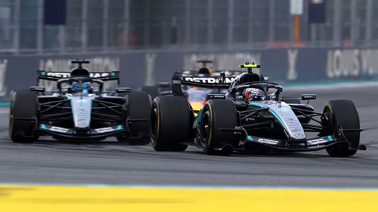Mercedes thể hiện nhạt nhoà trong Sprint