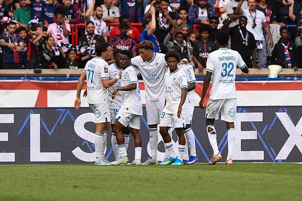 Lorient đầy quyết tâm giữ lại được 1 điểm