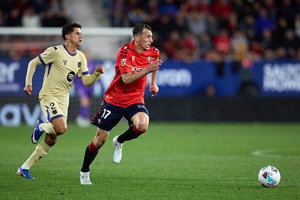 Barca 2 phen thót tim với các cơ hội của Budimir trong hiệp 1