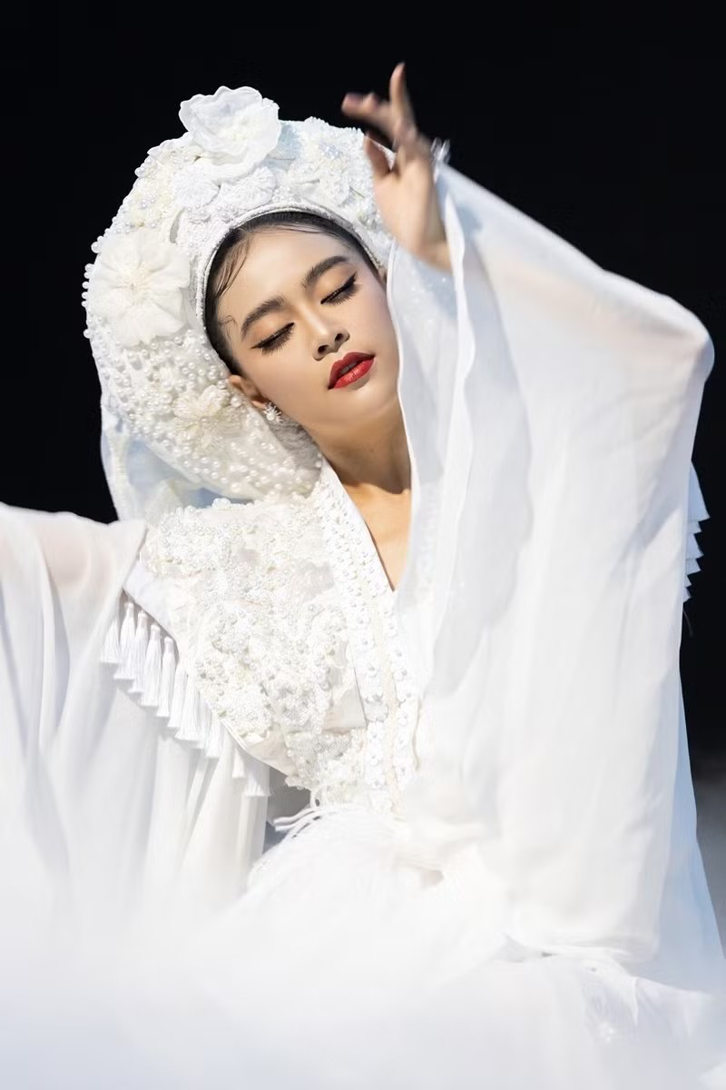 Hoàng Thùy Linh bị gọi tên - 3