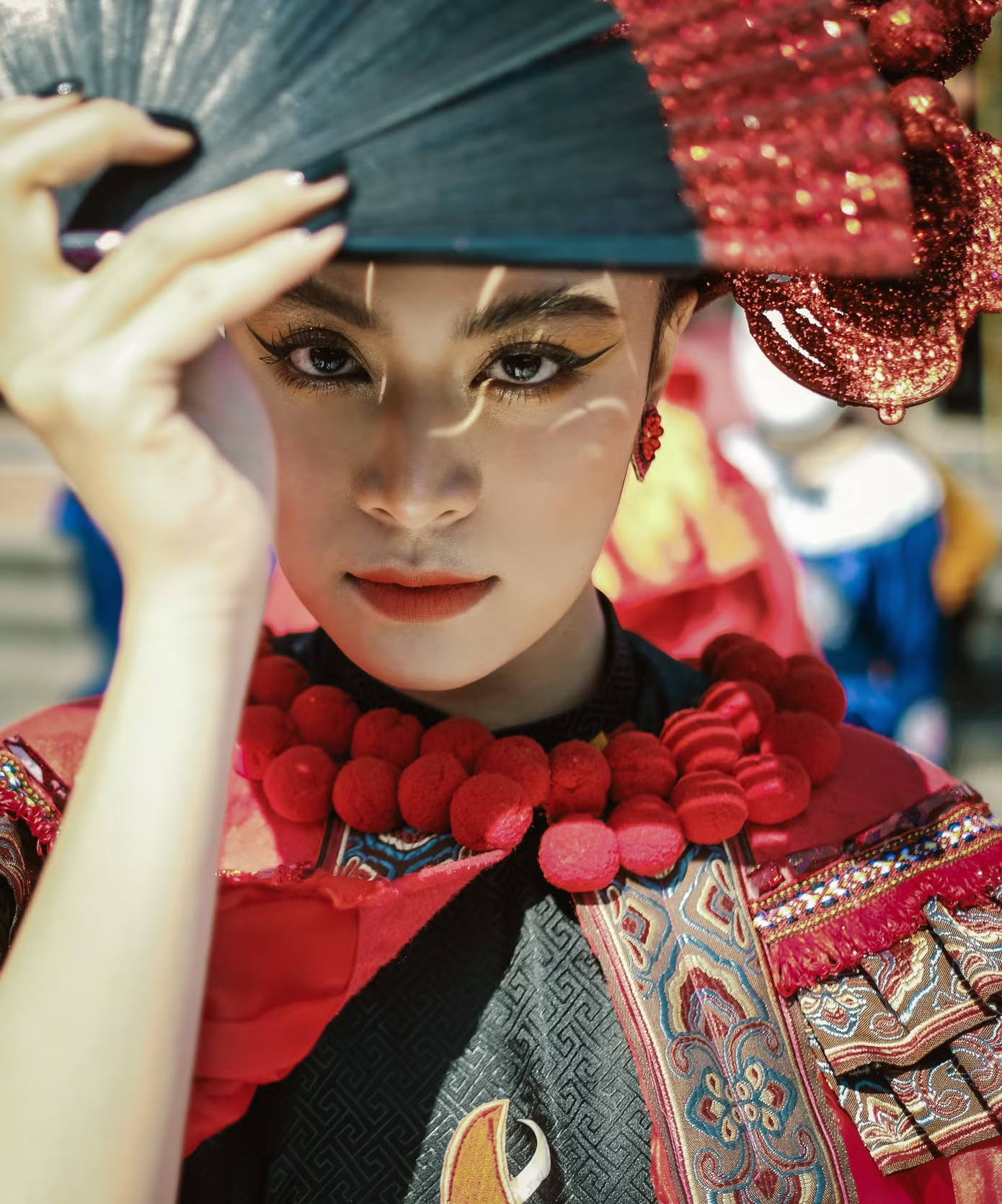 Hoàng Thùy Linh trình diễn Tứ Phủ.