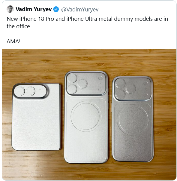 Mô hình iPhone Ultra, iPhone 18 Pro Max và iPhone 17 Pro Max (từ trái sang).