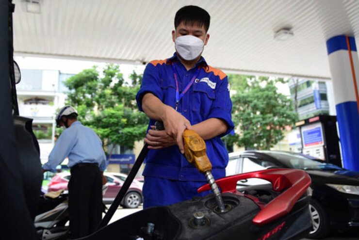 Giá xăng dầu trong nước thiết lập mặt bằng giá mới