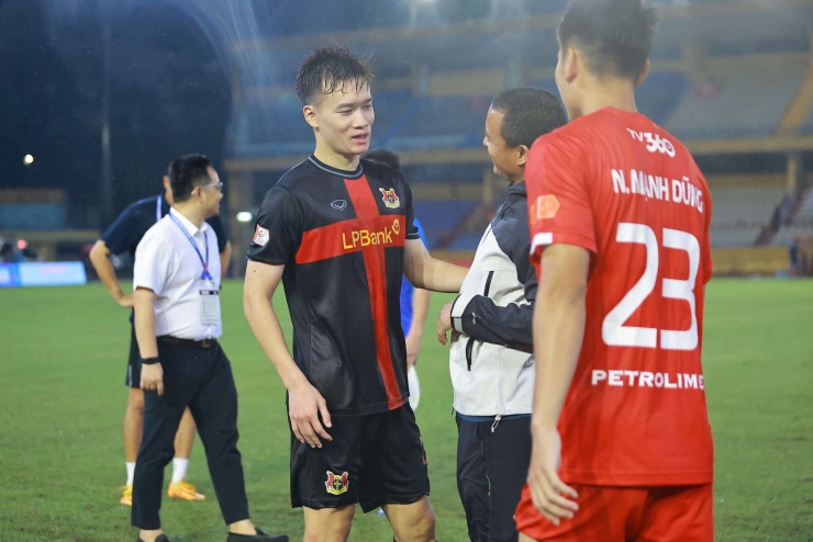Hoàng Đức tri ân thầy cũ, dàn sao Ninh Bình FC thân tình với Thể Công Viettel sau trận hòa - 2