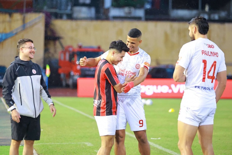 Hoàng Đức tri ân thầy cũ, dàn sao Ninh Bình FC thân tình với Thể Công Viettel sau trận hòa - 4