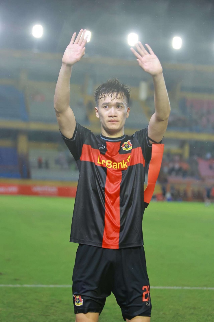 Hoàng Đức tri ân thầy cũ, dàn sao Ninh Bình FC thân tình với Thể Công Viettel sau trận hòa - 5