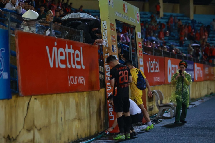 Hoàng Đức tri ân thầy cũ, dàn sao Ninh Bình FC thân tình với Thể Công Viettel sau trận hòa - 6