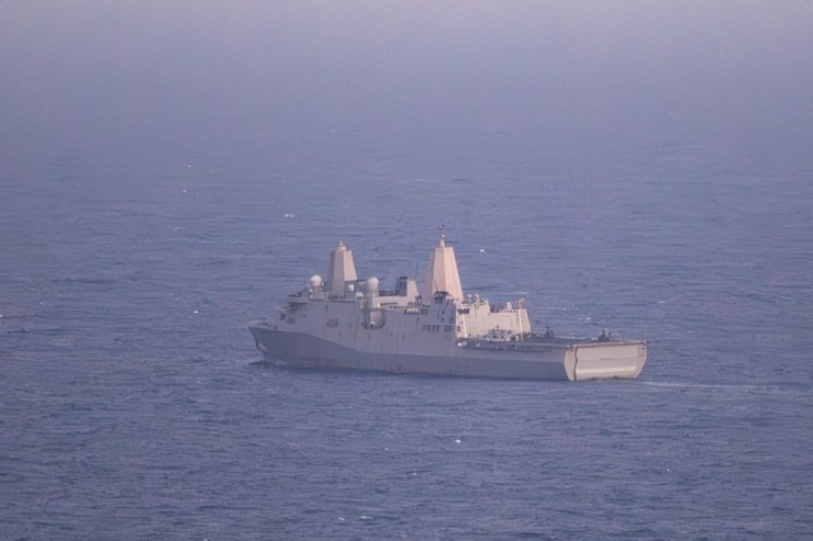 Tàu chiến USS New Orleans của Mỹ thực thi lệnh phong tỏa hải quân ở eo biển Hormuz. Ảnh: CENTCOM&nbsp;
