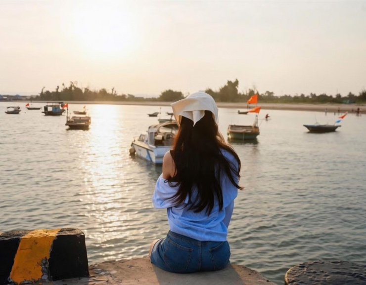 Bạn trẻ check-in theo phong cách Hồng Kông.