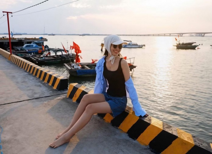 Bạn trẻ check-in theo phong cách Hồng Kông.