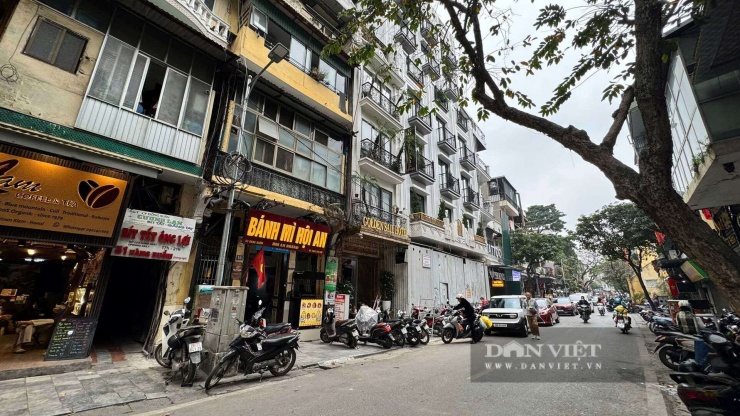 Khoảng 100 ha, 76 tuyến phố - nhưng phần “cổ” nguyên bản chỉ còn đếm trên đầu ngón tay. Ảnh: Anh Văn