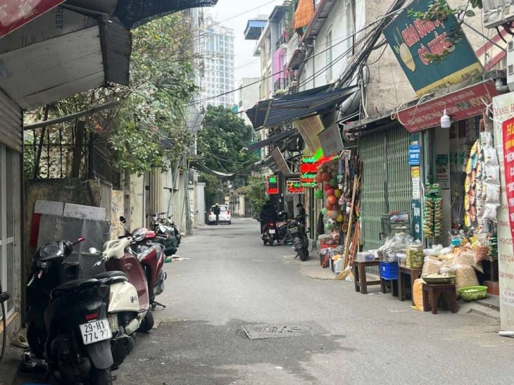 Giá nhà trong ngõ Hà Nội chạm 253 triệu đồng/m2, vượt xa khả năng chi trả của nhiều người mua ở thực. Ảnh: Phương Thảo