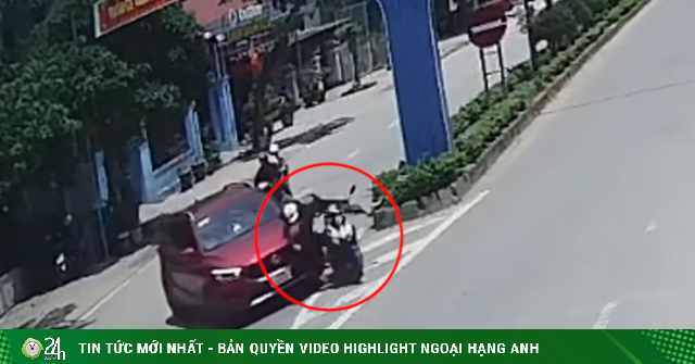 Mâu thuẫn với mẹ trên xe, tài xế ô tô tạt đầu xe máy trên Quốc lộ 1A — image 1