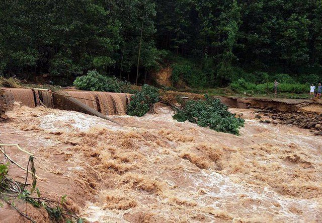 Nhiều khu vực có nguy cơ lũ quét, sạt lở đất do mưa lớn.