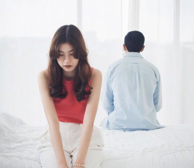 Một trong những nguyên nhân phổ biến dẫn đến ngoại tình là sự bất mãn trong mối quan hệ hiện tại. Ảnh minh họa