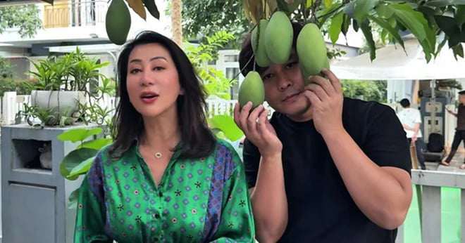 MC Nguyễn Cao Kỳ Duyên ở nhà ca sĩ Mạnh Cương. Ảnh: Cắt từ clip