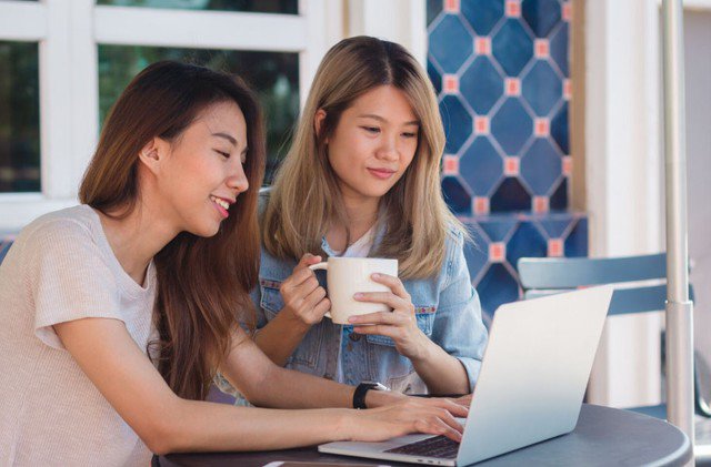 Một chiêu thức quen thuộc của kẻ tiểu nhân là tạo ra mâu thuẫn giữa các đồng nghiệp. Ảnh minh họa