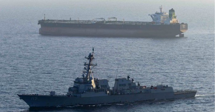 Iran dọa biến Hormuz thành "nghĩa địa tàu chiến Mỹ", siêu tàu dầu Iran thứ 2 vượt phong tỏa - 1