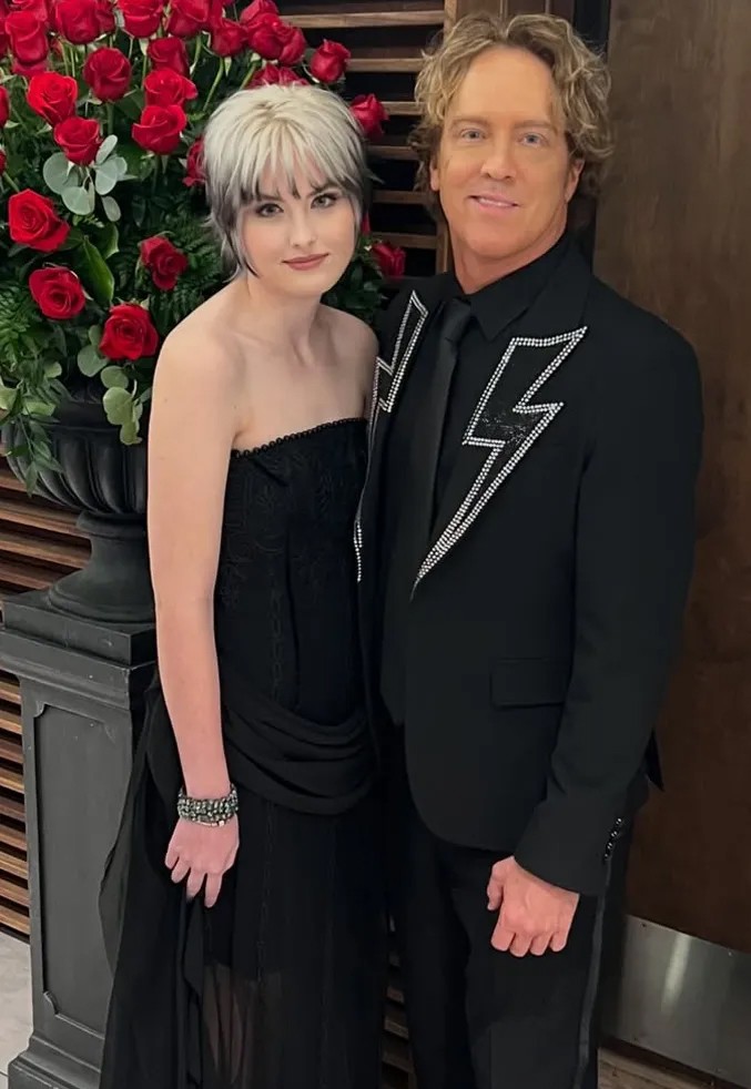 Dannielynn Birkhead bên bố, nhiếp ảnh gia Larry Birkhead. Ảnh: Instagram