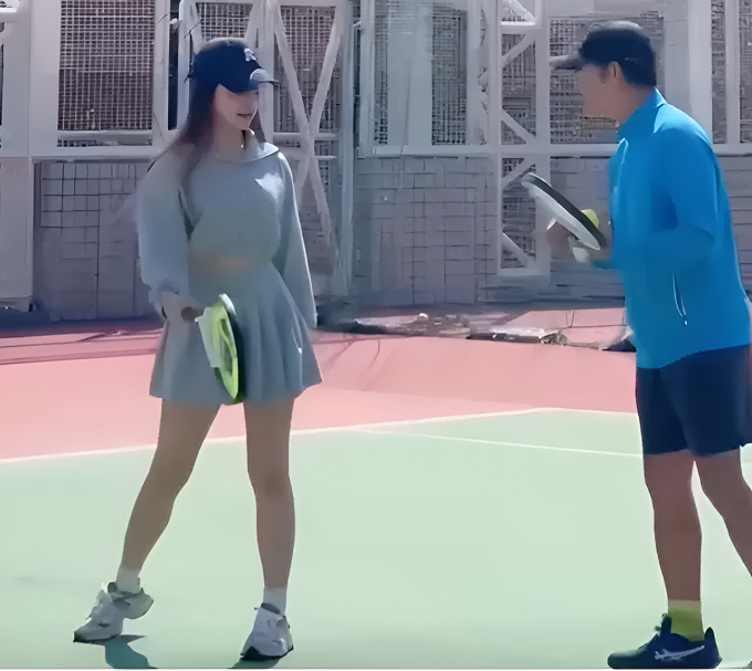 Trang Tử Tuyền và Quách Tấn An đi chơi tennis với nhau. Ảnh: Weibo
