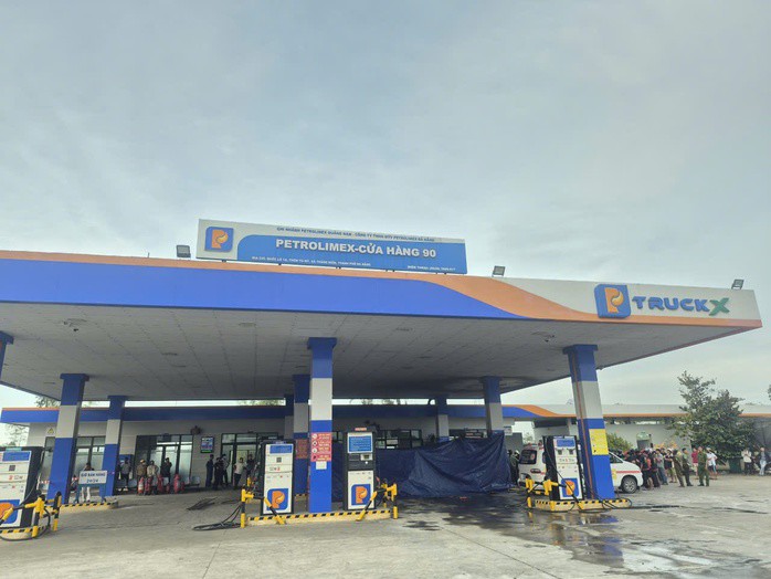 Cửa hàng Petrolimex số 90 - nơi xảy ra vụ cháy xe làm 2 người chết thương tâm