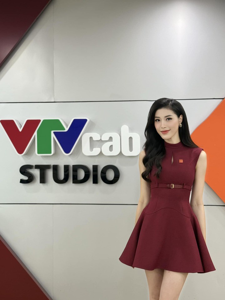 Nhan sắc nữ MC VTV là hoa khôi bóng chuyền, lọt top 10 hoa hậu Hoàn vũ Việt Nam - 1