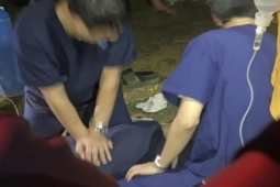 Đang đá bóng, thủ môn bất ngờ gục xuống sân tử vong