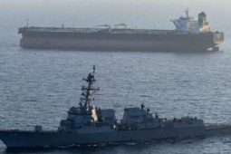 Iran dọa biến Hormuz thành "nghĩa địa tàu chiến Mỹ", siêu tàu dầu Iran thứ 2 vượt phong tỏa