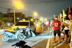 Tin tức trong ngày - TPHCM: Va chạm giữa ô tô và xe máy, ba người trong gia đình thương vong