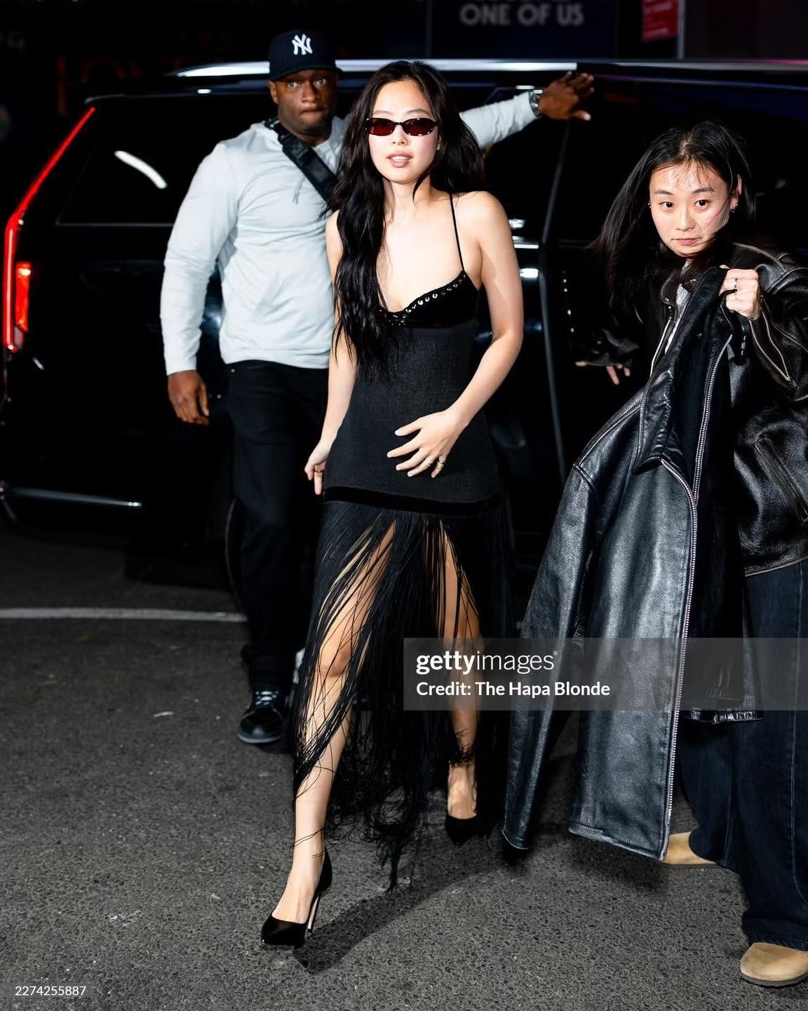 Jennie diện váy gợi cảm trong buổi tiệc trước thềm Met Gala. Ảnh: Getty.