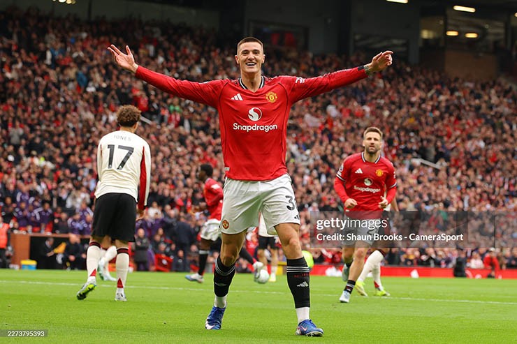 Sesko ghi bàn vào lưới Liverpool