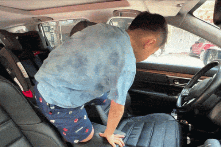 Tự mở cửa thoát nạn trên ôtô: kỹ năng ai cũng cần biết