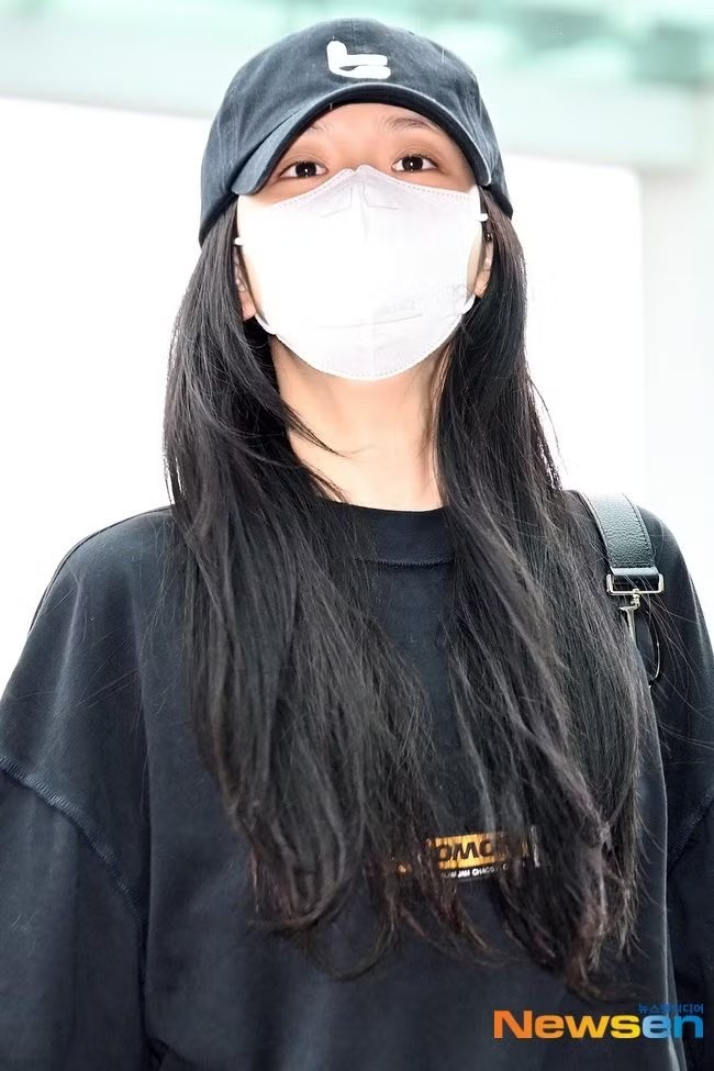 Chị cả BlackPink - Jisoo - có mặt ở sân bay sang Mỹ, dự kiến tham dự Met Gala 2026. Ảnh: Newsen.