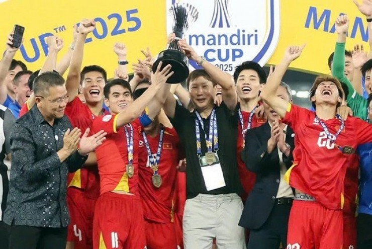 Thủ tướng tặng Bằng khen cho Ban huấn luyện U22 Việt Nam vô địch SEA Games 33