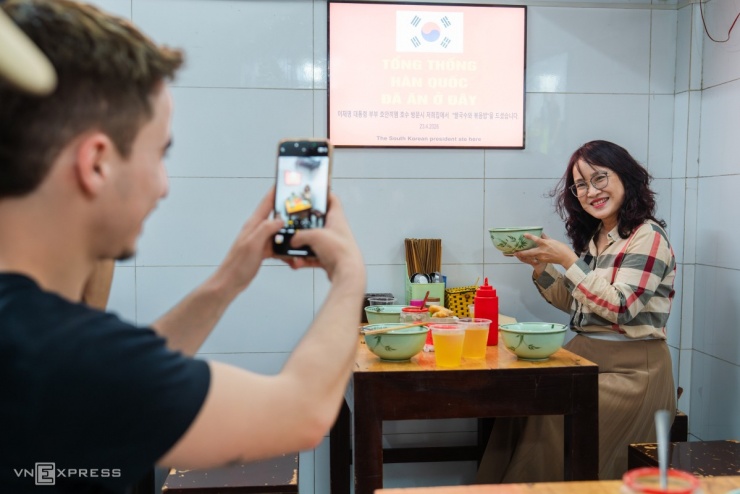 Check in 'bàn ăn Tổng thống Hàn Quốc' ở quán phở - 2