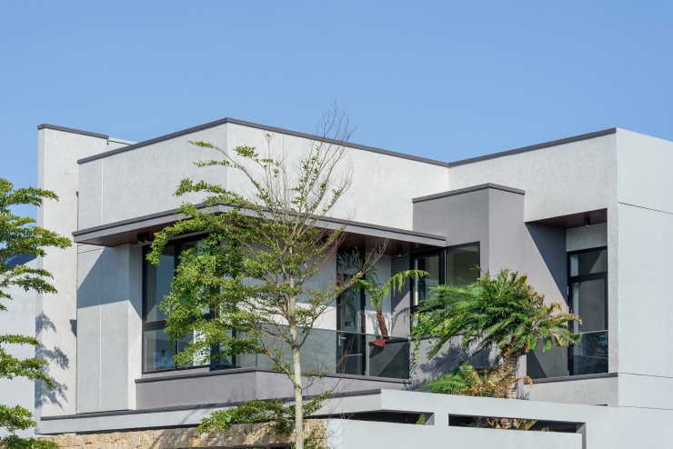 Định hướng chính của dự án là khai thác yếu tố khí hậu bản địa, đưa ánh sáng và gió trở thành thành phần cốt lõi trong tổ chức không gian sống.