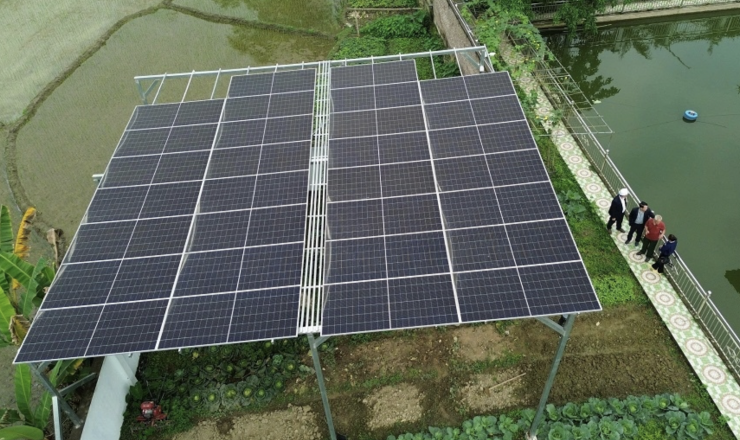 Không chỉ lắp điện mặt trời mái nhà tại nhà riêng, ông Khánh còn đầu tư hệ thống tại khu trang trại của gia đình. Ảnh: ĐL Lào Cai
