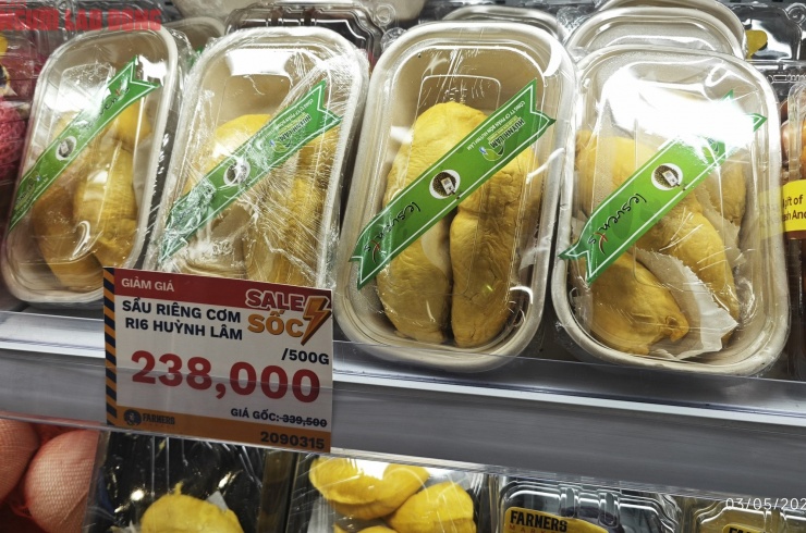 Dù giá sầu riêng bán lẻ đã giảm so với trước, nhưng vẫn cao so với nhiều người tiêu dùng