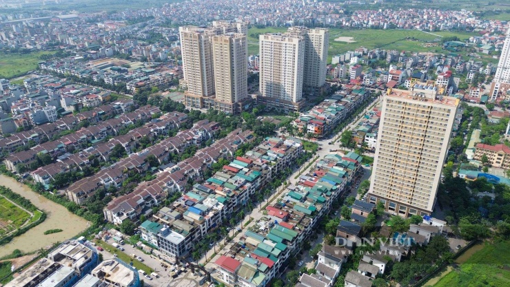 Nằm án ngữ tại vị trí chiến lược cửa ngõ phía Tây, gần trục đường Quốc lộ 32, khu đô thị Tân Tây Đô (trước đây thuộc địa bàn xã Tân Lập, huyện Đan Phượng, sau sáp nhập thuộc địa bàn xã Ô Diên, TP Hà Nội) từng được kỳ vọng là một điểm nhấn kiến trúc, mang lại không gian sống hiện đại, đồng bộ.&nbsp;