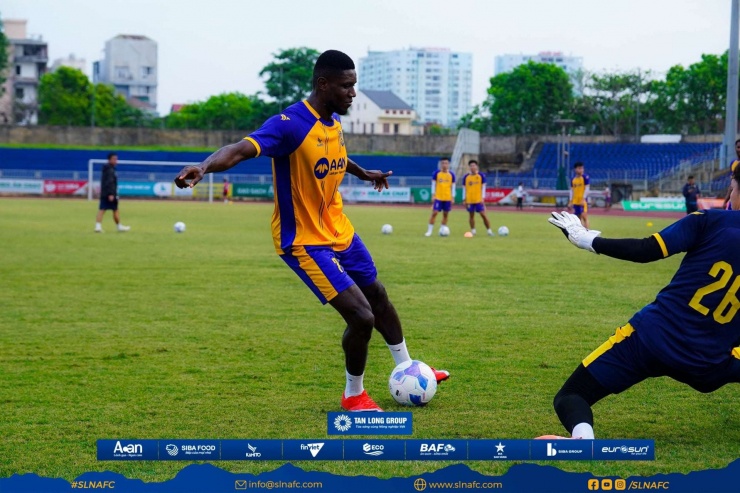 Michael Olaha chia tay SLNA vào cuối mùa. Ảnh: SLNA FC.