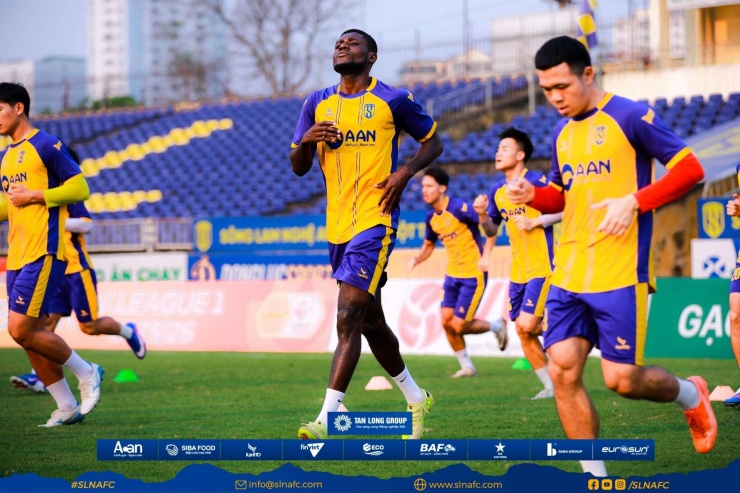 Michael Olaha có thể khoác áo CLB Công an TP.HCM kể từ mùa tới. Ảnh: SLNA FC.