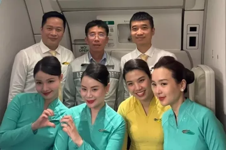 Một bác sĩ người Việt giúp chuyến bay sang Paris tránh cú hạ cánh khẩn cấp