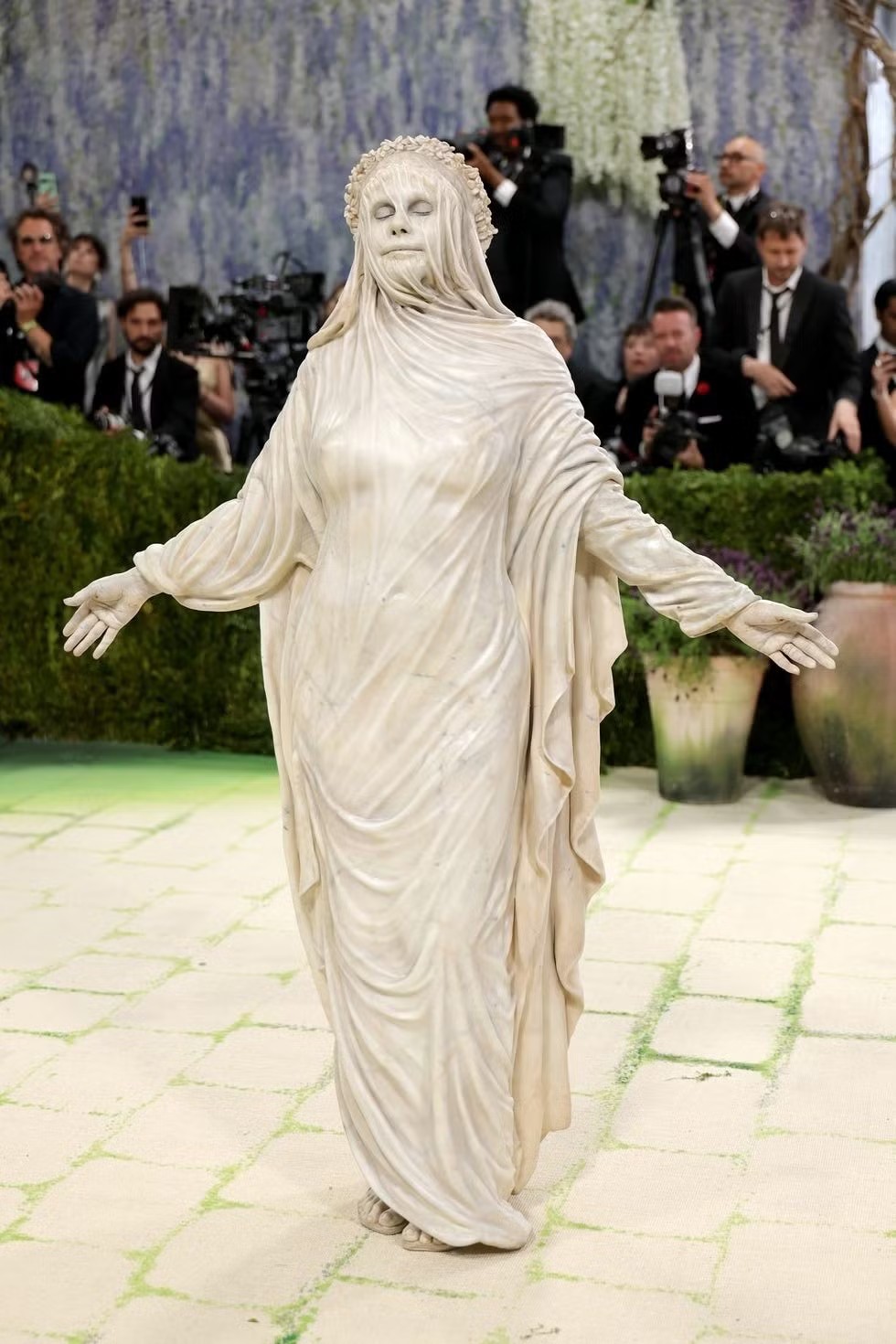 Vợ tỷ phú và hàng trăm ngôi sao đổ bộ Met Gala - 5