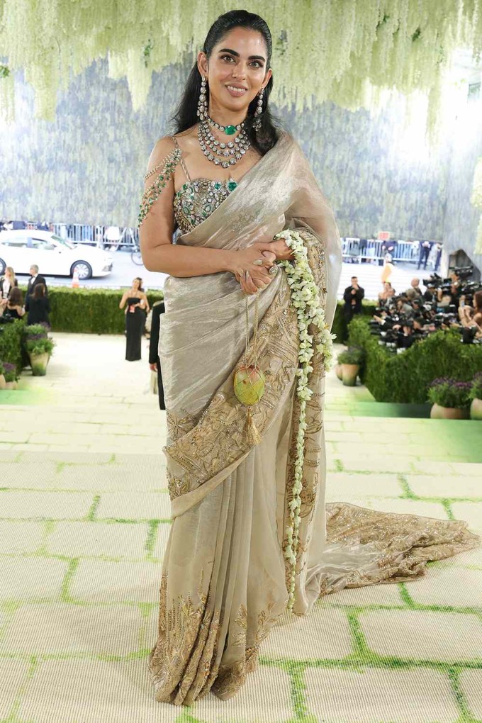 Ái nữ tỷ phú Ấn Độ, Isha Ambani, rực rỡ trên thảm đỏ Met Gala 2026. Ảnh: Kevin Mazur