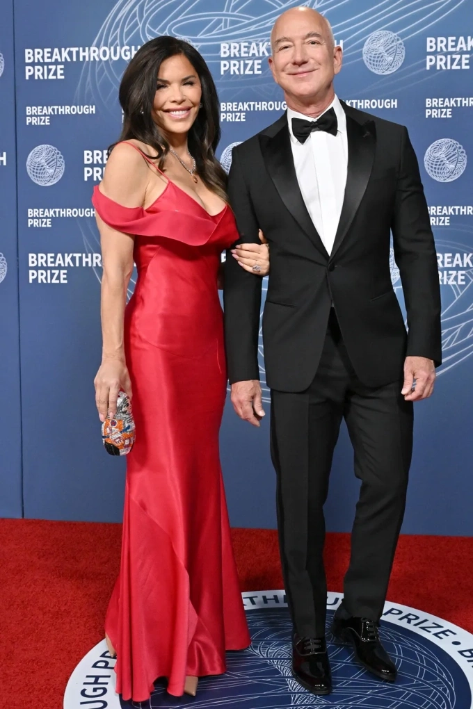 Lauren Sanchez và chồng tỷ phú tại sự kiện hồi tháng 4/2025.
