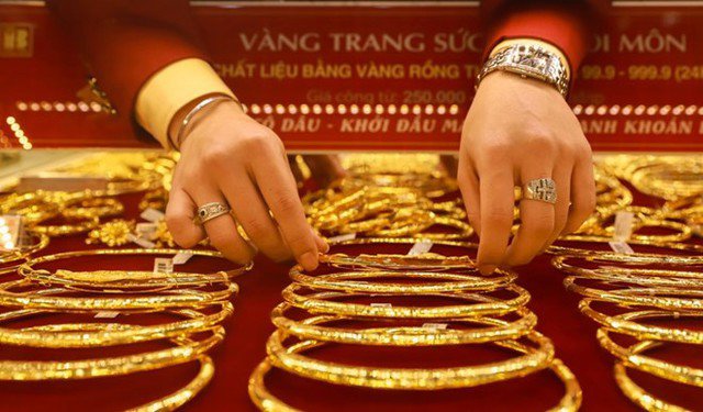 Giá vàng hôm nay, ngày 5/5, giảm mạnh giá vàng miếng và giá vàng nhẫn.