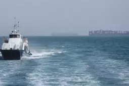 Iran ra tay bất ngờ, Tổng thống Mỹ Trump phân vân nên đánh tiếp hay dừng