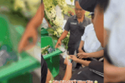 CLIP: Nhân viên mai táng vui mừng khi trúng độc đắc xổ số miền Nam ngày 5-5